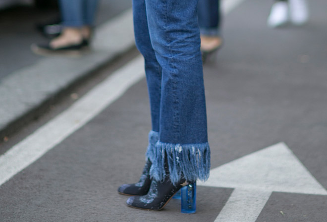 Lo último en denim: ¡flecos!