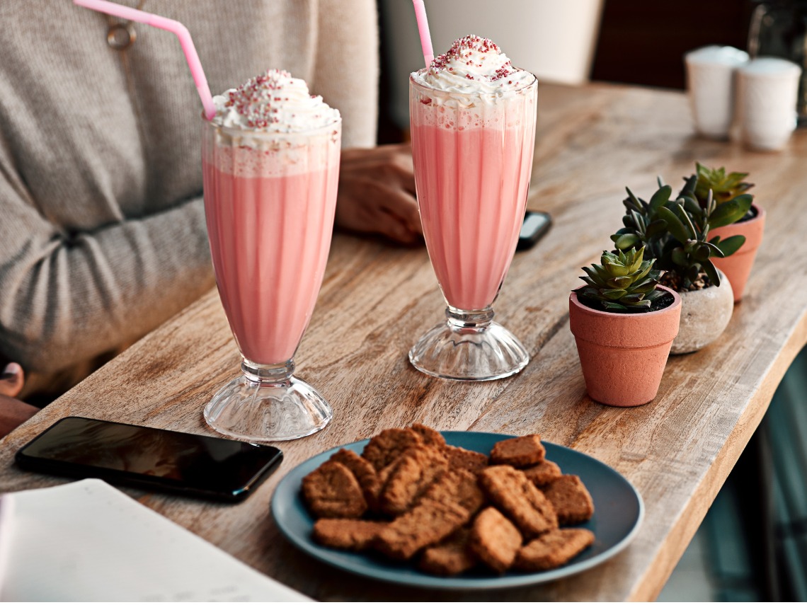 batido de fresa en vaso