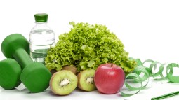 bodegon con pesas, agua y frutas