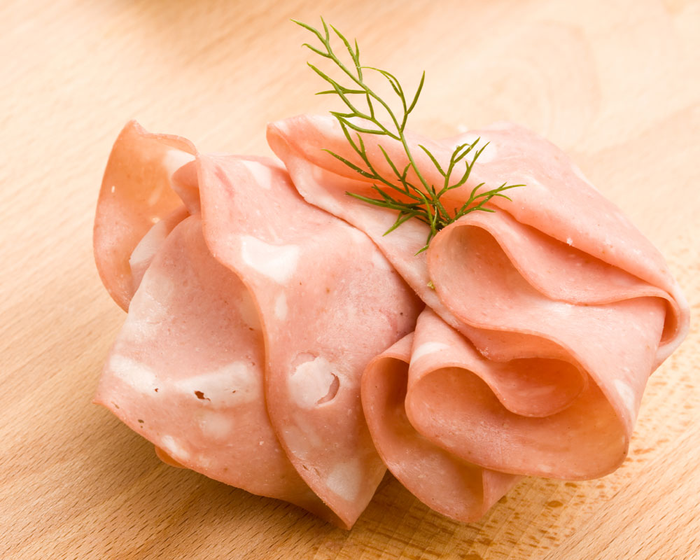 Mortadela enrollada en ganchitos