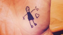 ¿De qué famosos son estos tatuajes?