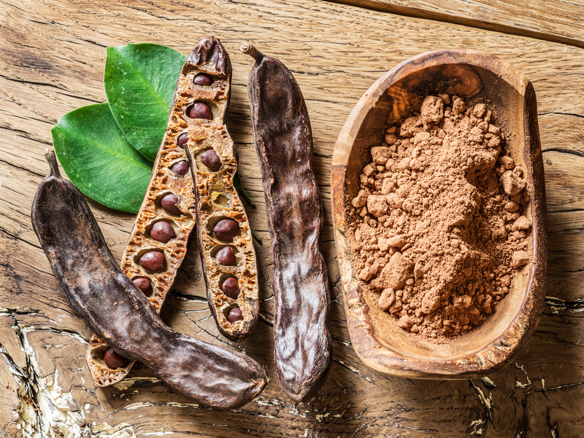 Harina de algarroba, el sustituto del cacao que se ha puesto de moda