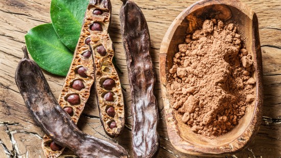 Harina de algarroba, el sustituto del cacao que se ha puesto de moda