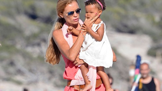 Esther Cañadas, de top internacional a mamá real