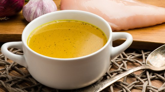 caldo casero de pollo