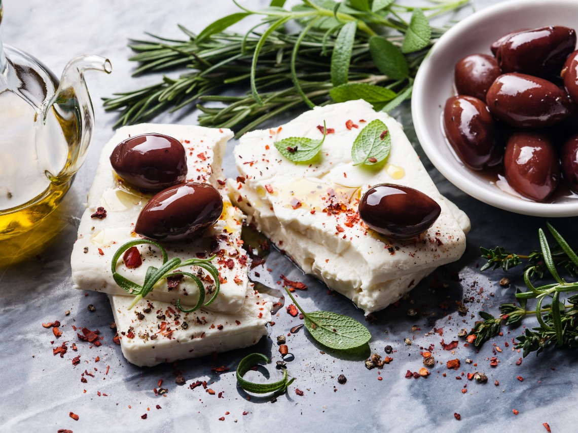 queso feta y aceitunas negras