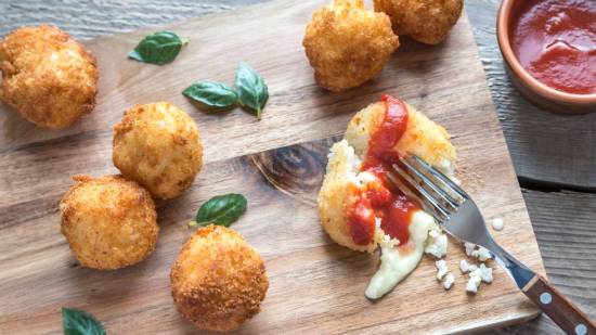 Croquetas de arroz y queso vegano