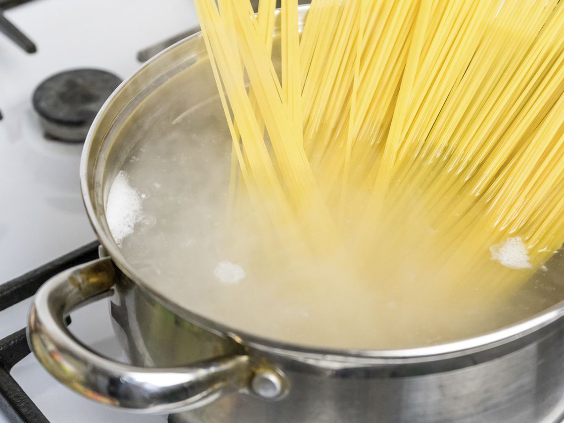 Olla de agua con pasta