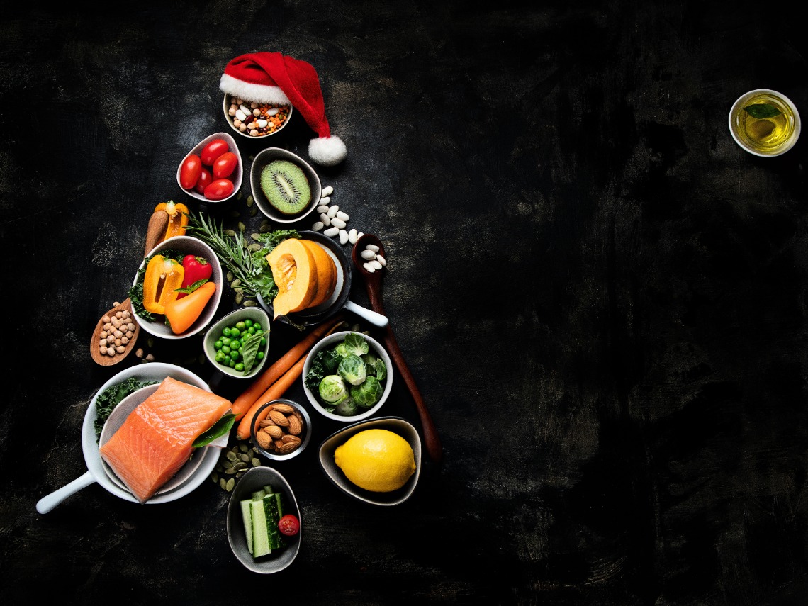 arbol de navidad hecho con alimentos saludables