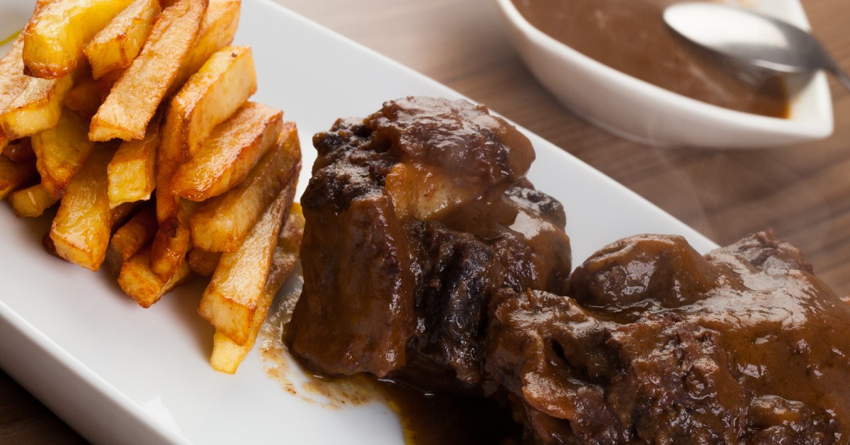 Los mejores sitios para comer rabo de toro en Madrid