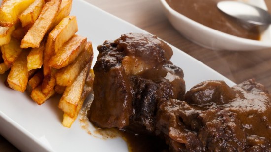 Los mejores sitios para comer rabo de toro en Madrid