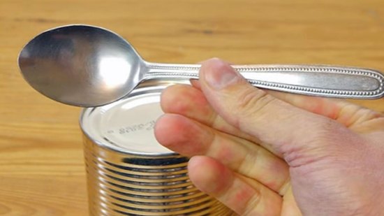 Cómo abrir una lata de conserva sin utilizar abrelatas