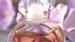 Cómo quitar las manchas de perfume