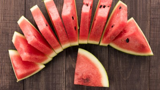 Formas originales de pelar una sandía