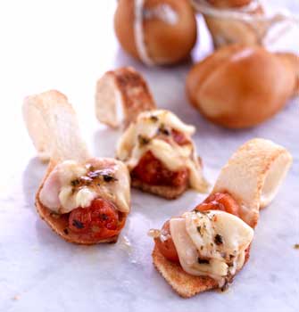 Tomatitos Confitados y 'Scarmoza' Ahumado