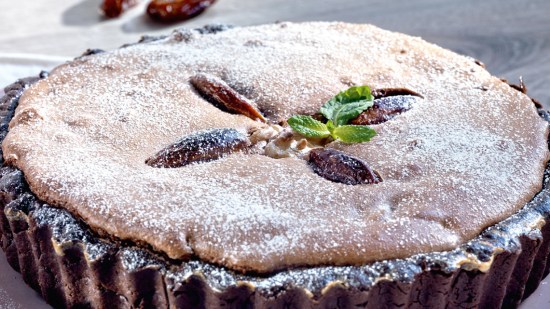 Tarta con dátiles y nueces