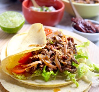 Tacos de Carne Enchilada y Crema Agria