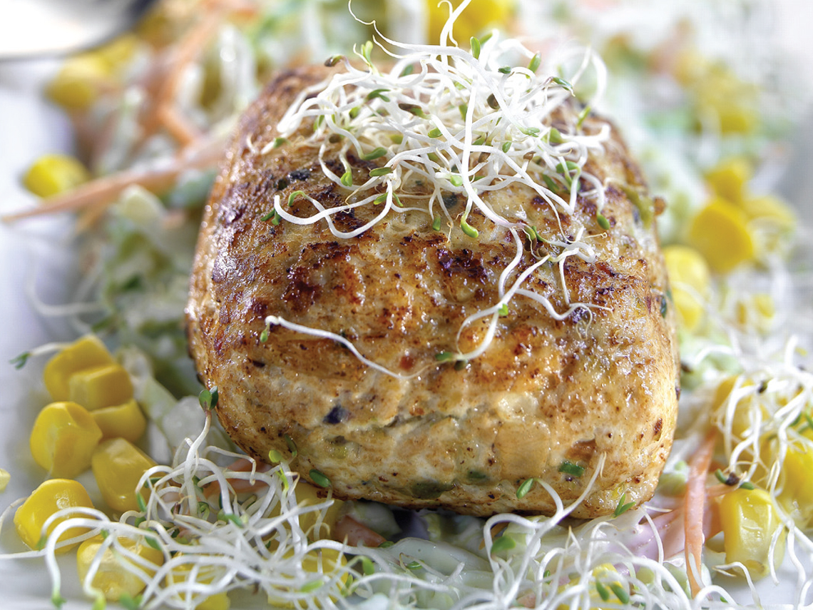 Hamburguesa de Pollo con Ensalada de Col