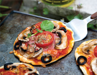 Minipizzas de 4 quesos, champiñones y jamón