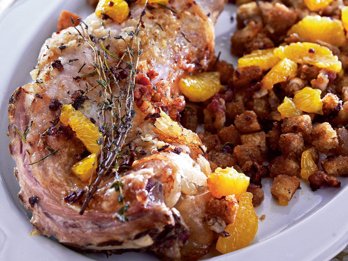 Cabrito Asado con Migas Dulces y Mandarina