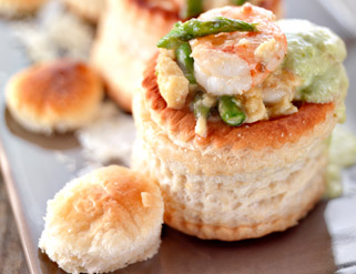 Volován con revuelto de trigueros y gambas