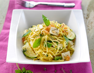 Tallarines con verdura y queso