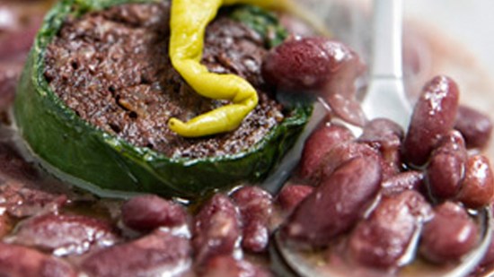 Alubias de Tolosa con sushi de morcilla y berza