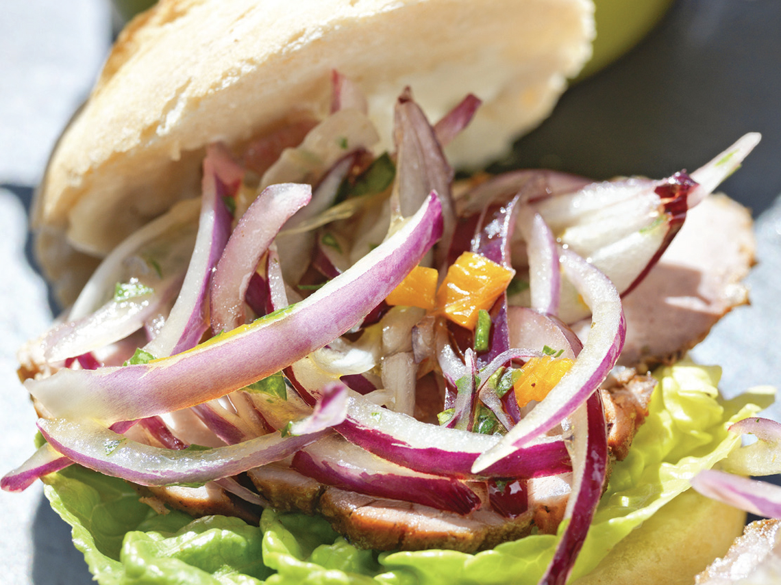 Bocatín de butifarra peruana