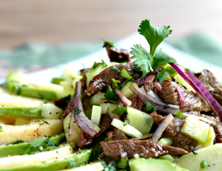 Ensalada de carne, aguacate y manzana