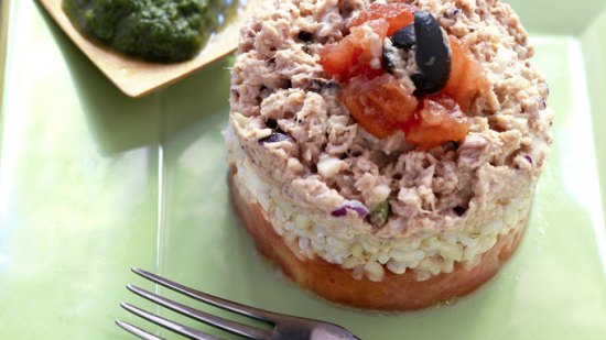 Molde de arroz, tomate y bonito