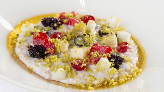 Avena con frutas y pistachos