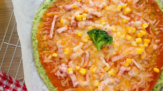 Pizza vegetal de jamón y queso