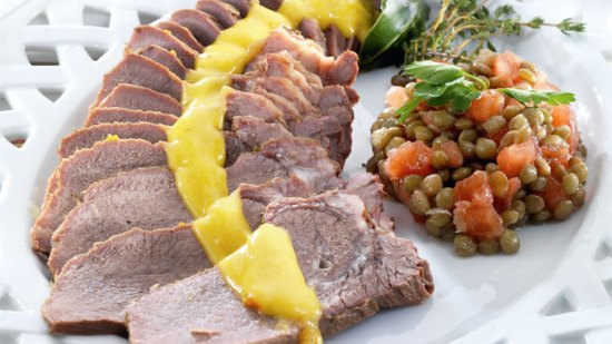Lengua de ternera con crema de patata y curry