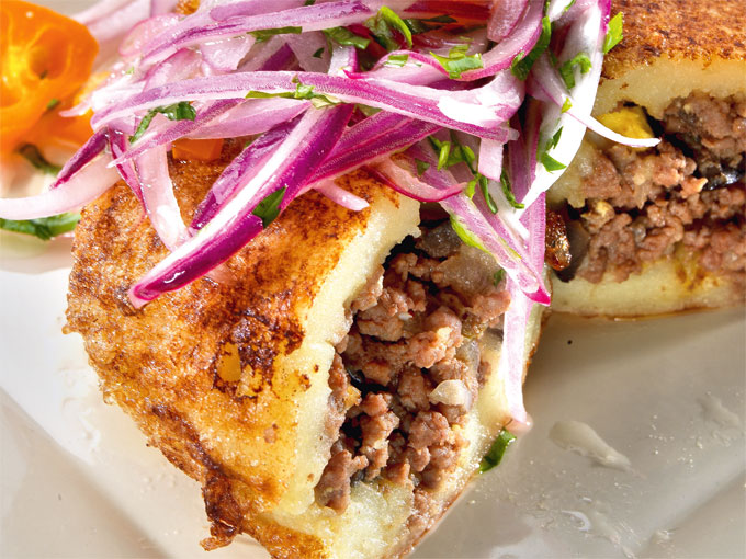 Bombas de patata rellenas de carne