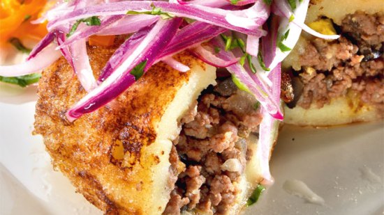 Bombas de patata rellenas de carne