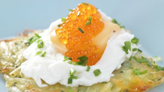 huevo escalfado sobre tosta de patata