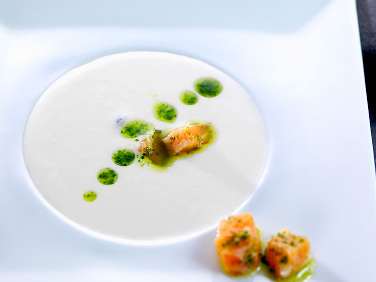 Ajo blanco con salmón