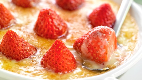 Fresas en crema gratinada