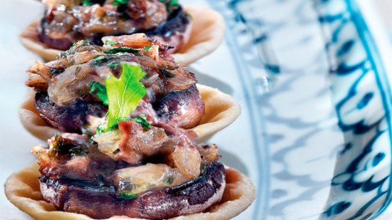 Tartaletas de champiñones con riñones al jerez