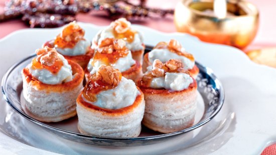 Minivolovanes de roquefort con confitura de higos