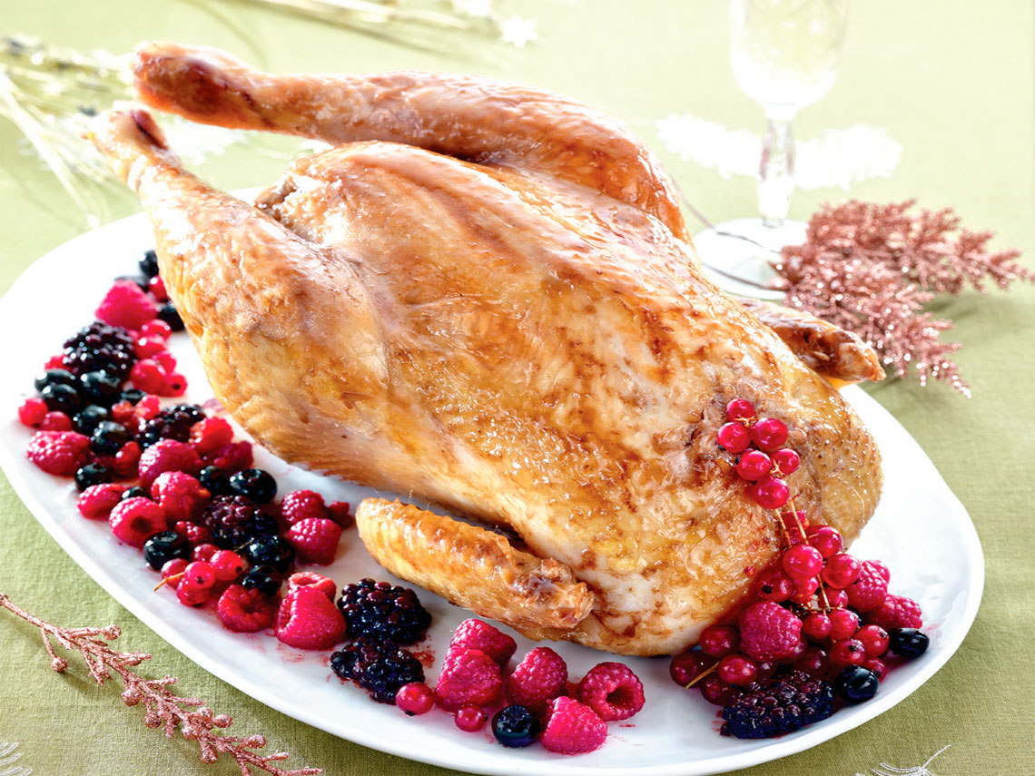 Pularda al horno con frutos rojas