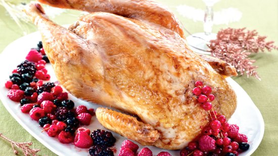Pularda al horno con frutos rojas