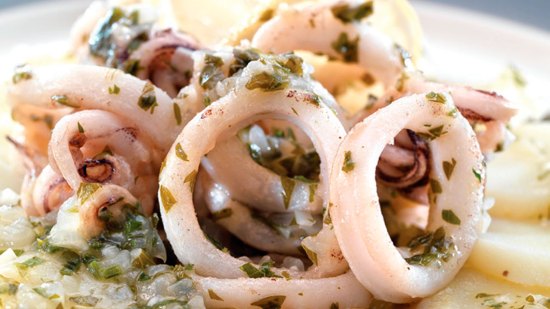 Salteado de calamares en salsa verde