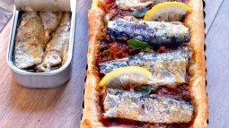 Coca de sardinas y espinacas