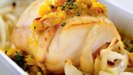 Merluza en cama de hinojo y nabo