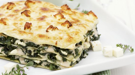 Lasaña de espinacas y queso de cabra. Receta paso a paso