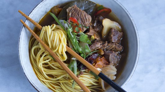 Noodles con ternera y verduras . Receta paso a paso