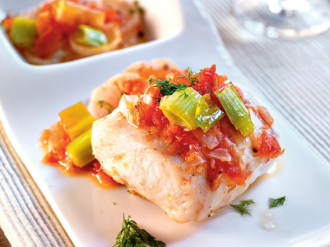 Pescadilla al horno con verduras