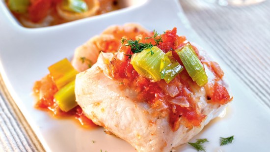 Pescadilla al horno con verduras