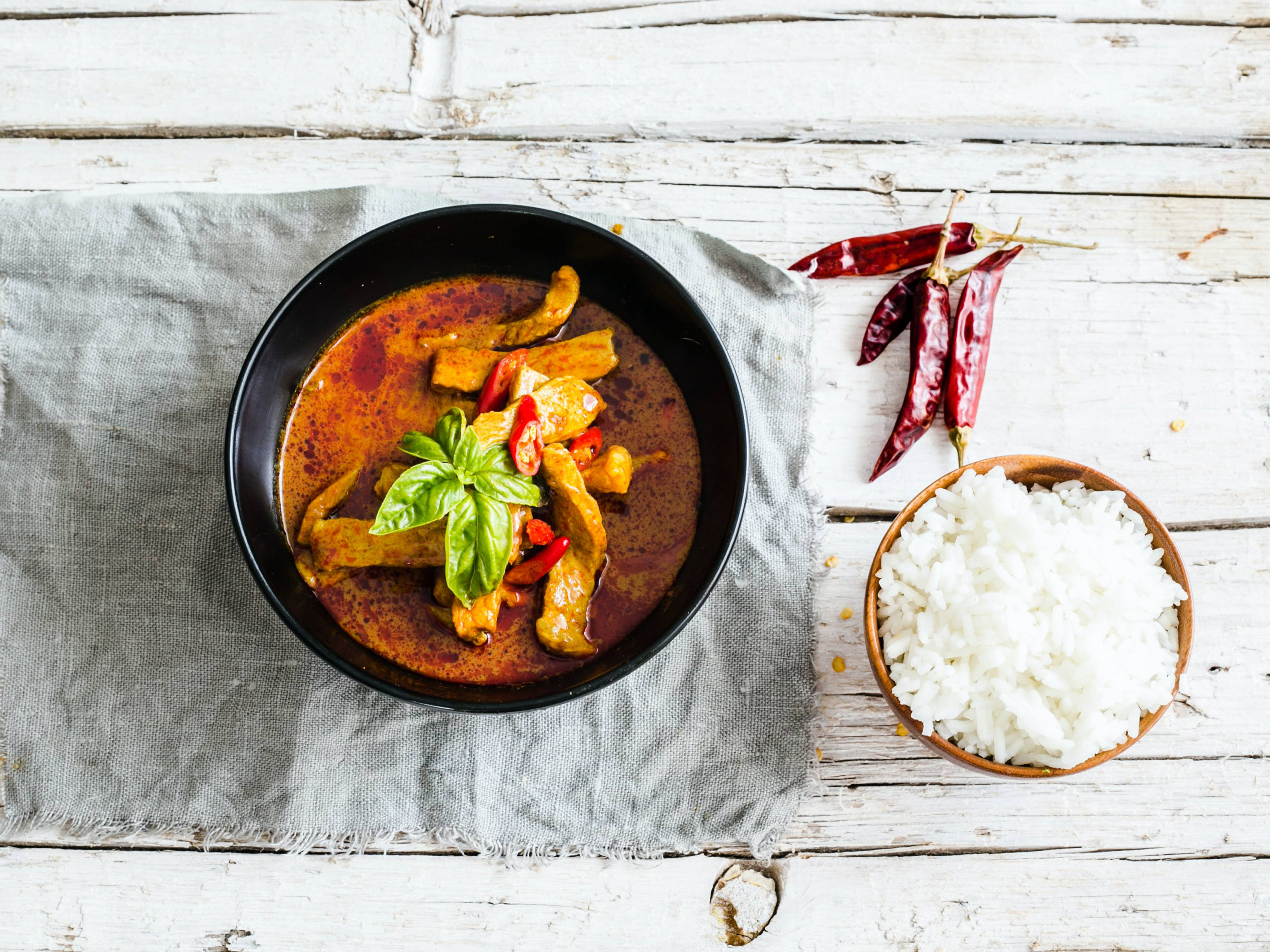 Pollo al curry rojo tailandés